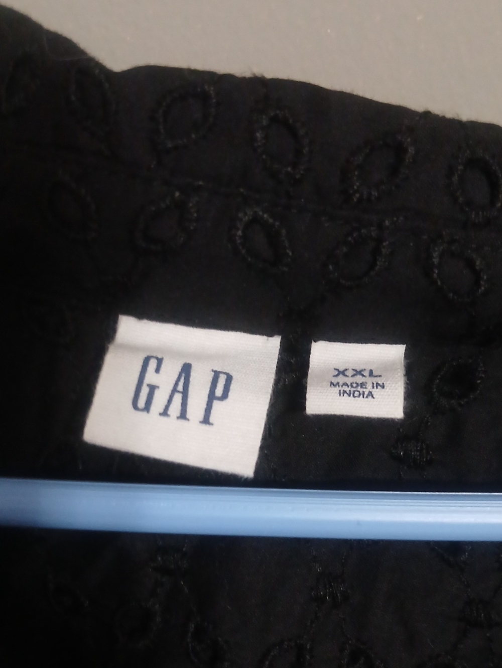 GAP Black Openwork V-Neck Sweater - Picture 3 of 5